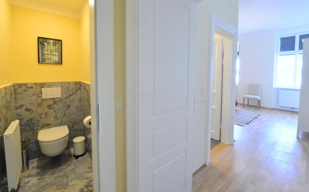Spacious And Comfy With 3 Bedrooms Apartment Wien
